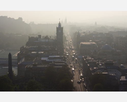Edinburgh pohledem z Nelsonova památníku na Calton Hill. Edinburgh pohledem z Nelsonova památníku na Calton Hill.